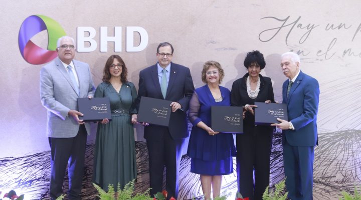 Luis Lembert, Josefina Navarro, Steven Puig, Verónica Sención, Elsa Núñez y Luis Molina Achécar.