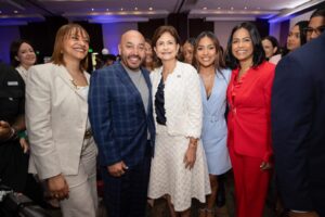 ANMEPRO reconoce a Lupillo Rivera por su compromiso con el empoderamiento femenino en República Dominicana