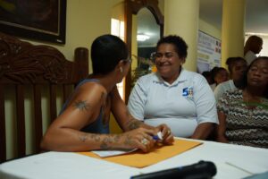Tokischa visita Hogar Crea con donación de medio millón de pesos y un mensaje de transformación para mujeres en rehabilitación